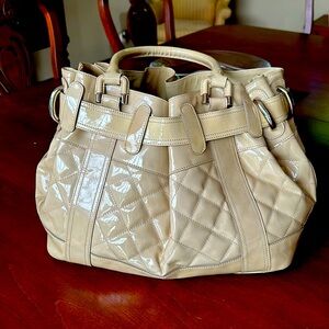 Beautiful and hardly used Burberry satchel in classic patent. SOLD